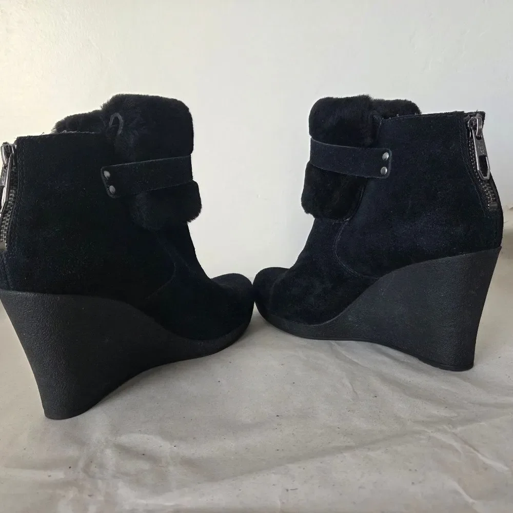 UGG Antonia Wedge Heel Bootie Ankle Boot Black Suede Sherpa Warm Winter Size 9